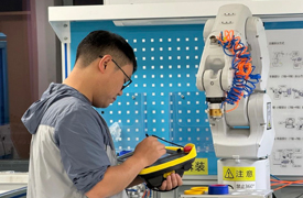 一帶一路暨金磚大賽-第四屆工業(yè)機器人裝調(diào)維修技術選拔表彰